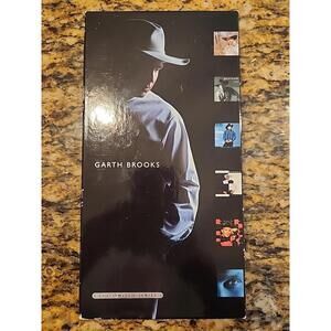 Garth Brooks The Limited Series 6 CD Collectible Box Set With Book 1998 Vintage